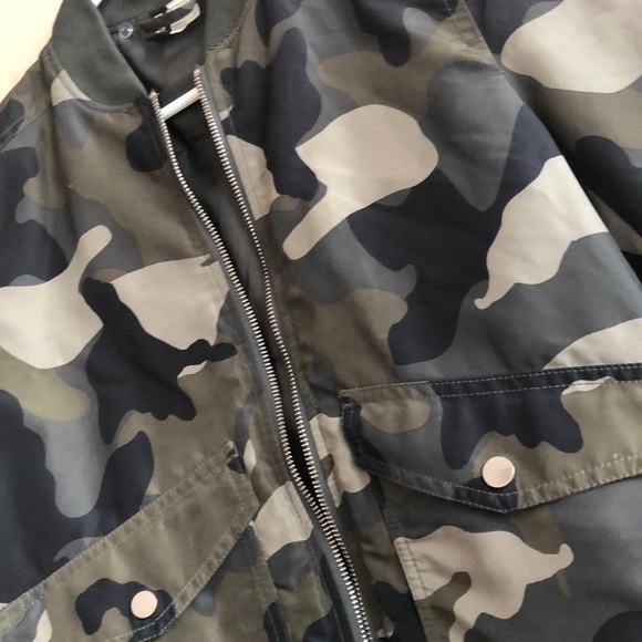 H&M Camo Zip - Up Jacket - Picture 2 of 3